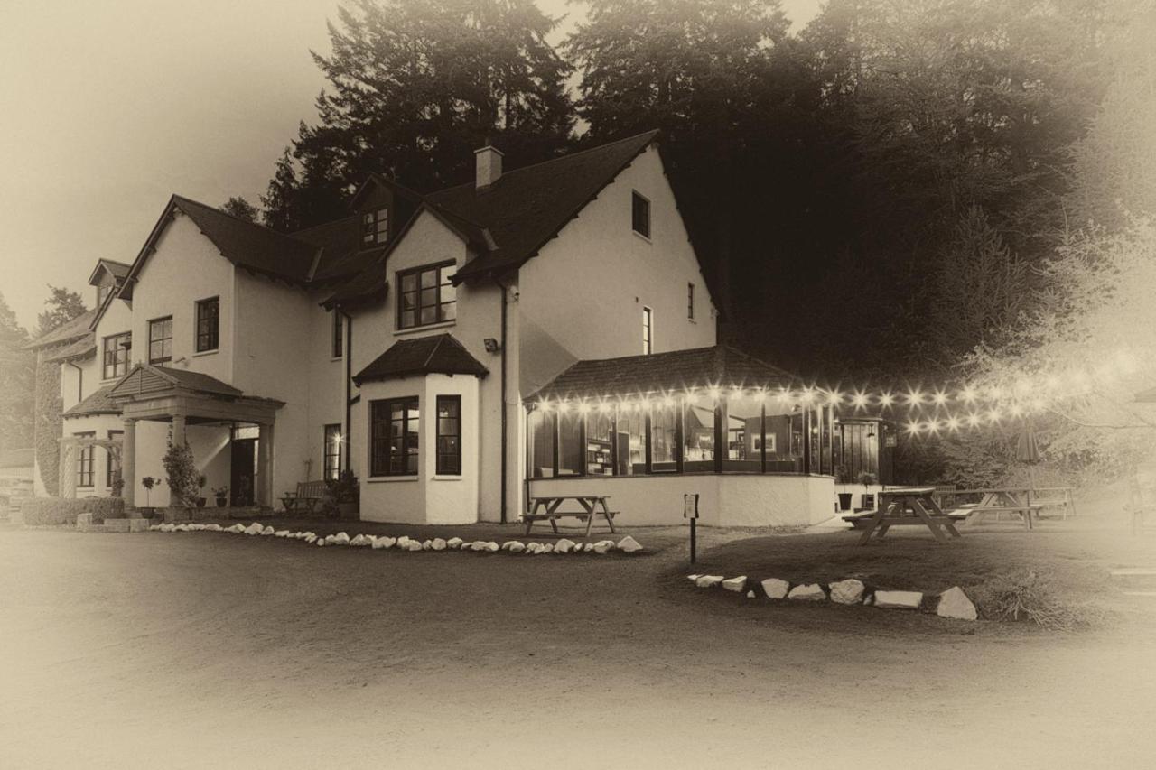 Craigdarroch Hotel Foyers Exterior photo