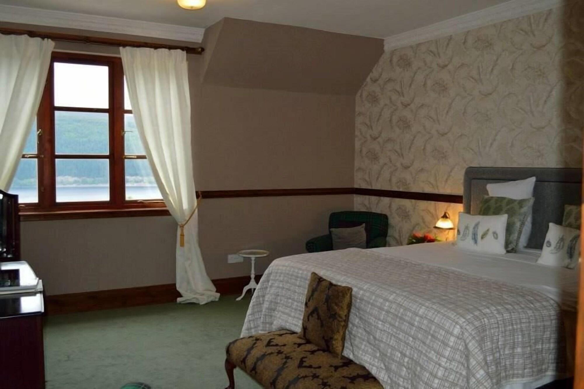 Craigdarroch Hotel Foyers Exterior photo